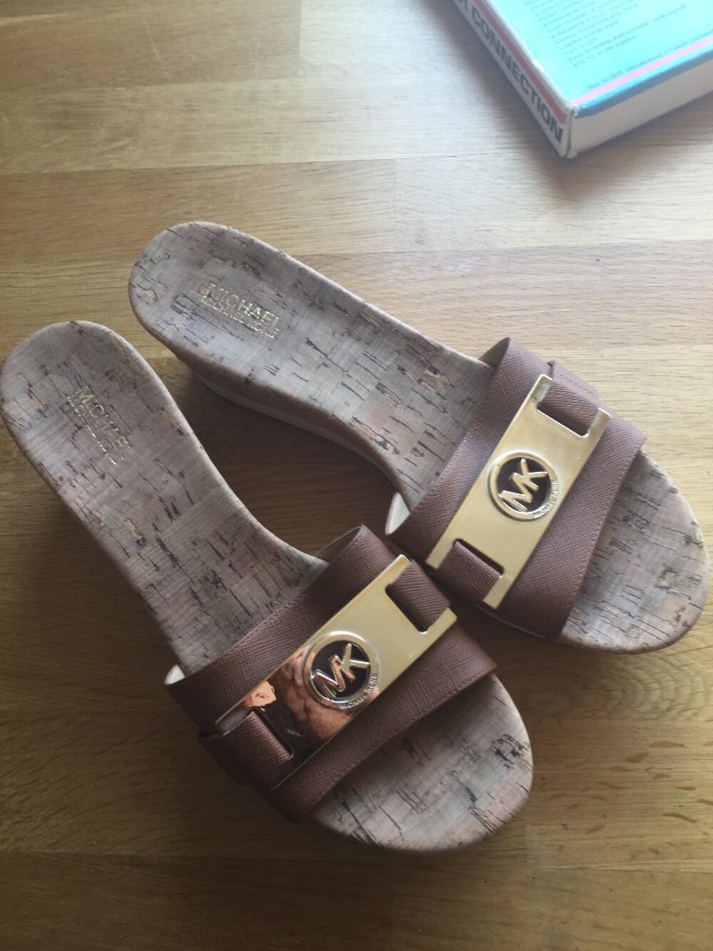 Michael Michael Kors sandals in excellent condition size 8M  worn one time